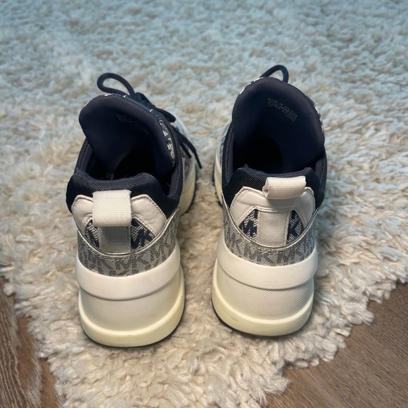 Michael Kors Olympia Monogram Sneakers. Women’s size 7 - Picture 6 of 7